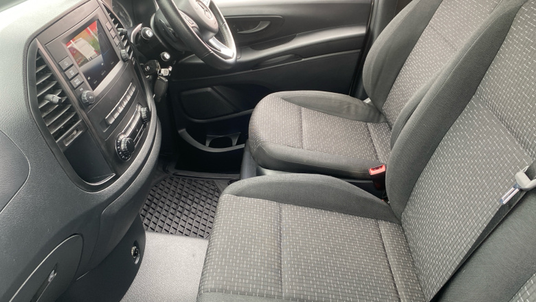Mercedes-Benz Vito L2 Diesel Rwd 116CDI Premium Crew Van 9G-Tronic